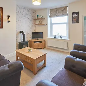 Host & - Church Square Eskape Apartment Whitby