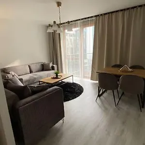 Stunning Modern 2bed Near City& Airport Apartment