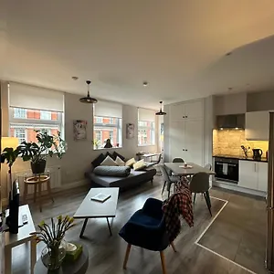 Central 2-bed Apartment